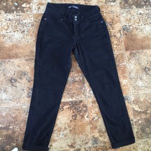 Levis 529skinny leg - Curvy. Size 8M (29x32)